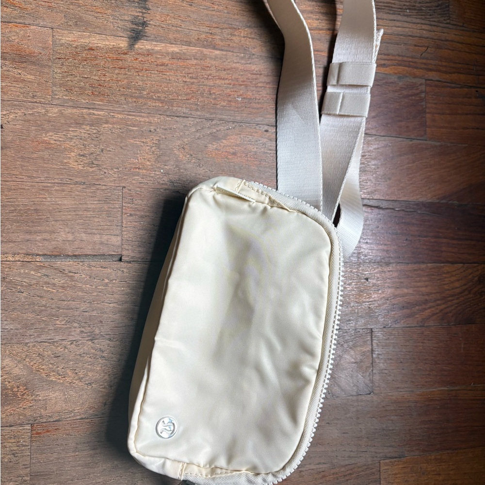 lululemon athletica cream crossbody pouch